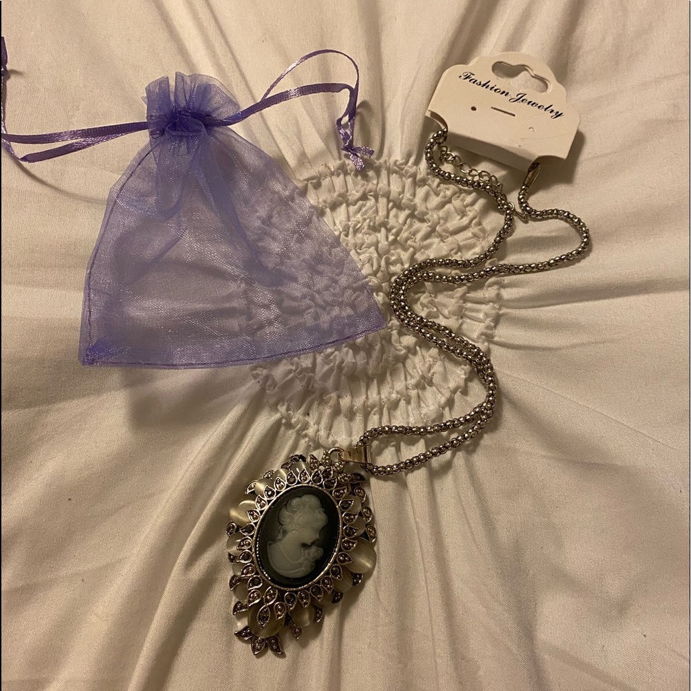 NWT Vintage Style Long Chain Necklace